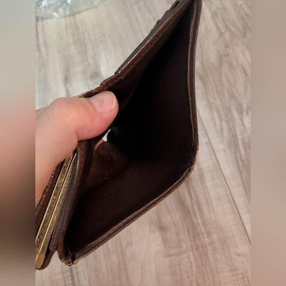 Louis Vuitton Damier Kiss-lock Wallet - Picture 11 of 13